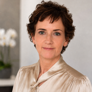 Ms Siobhan O'Ceallaigh